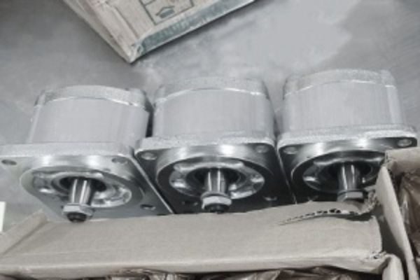 何為齒輪泵的困油現(xiàn)象，這一現(xiàn)象有什么危害，如何解決？